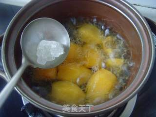 清甜甘醇---枇杷糖水的做法步骤:3