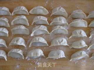 芹菜猪肉煎饺的做法步骤:10