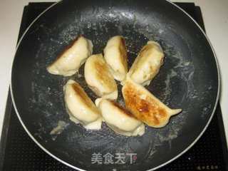 芹菜猪肉煎饺的做法步骤:13