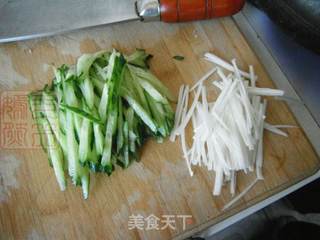 白菜心黄瓜拌豆腐丝的做法步骤:2