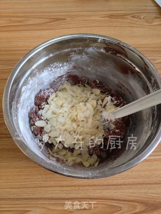 巧克力杏仁曲奇的做法步骤:6