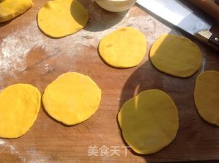 草莓南瓜饼的做法步骤:2