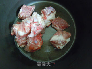 健康是吃出来的---薏米炖排骨的做法步骤:2