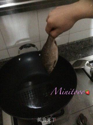 清炖鲫鱼的做法步骤:3