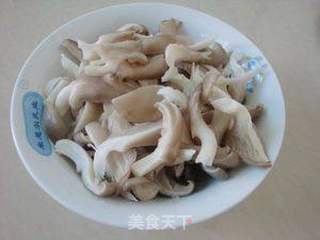 平菇蛋花汤的做法步骤:2