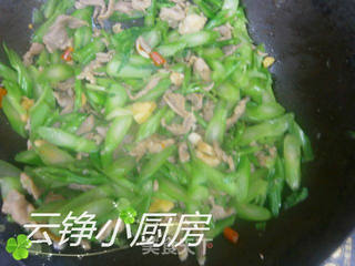 芥菜梗炒肉片的做法步骤:5
