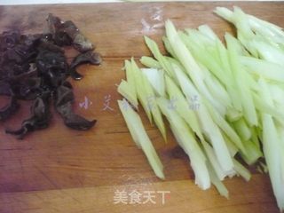 西芹百合的做法步骤:3
