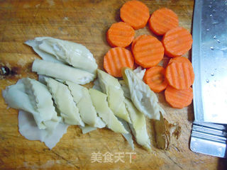 春天的花样鲜美---春笋砂锅褒鸭汤的做法步骤:2