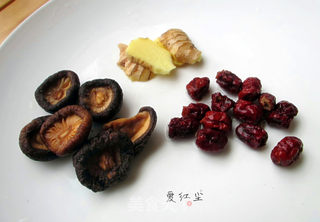 山药红枣乌鸡汤的做法步骤:3