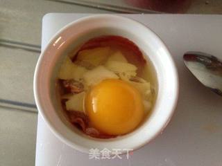 复活节早餐小花样——熏肉番茄鸡蛋杯的做法步骤:6