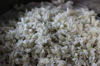 鲜香软滑---槐花麦饭的做法步骤:3