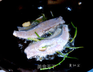 黄鱼煨面的做法步骤:3