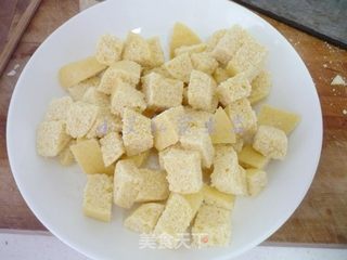 脆辣子窝头炒兔腿的做法步骤：3