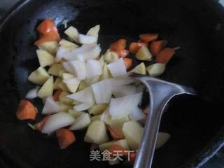 咖喱雪龙牛肉饭的做法步骤：2