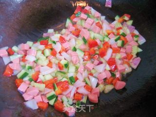 杂蔬火腿蛋炒饭的做法步骤:4