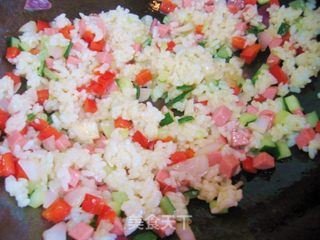 杂蔬火腿蛋炒饭的做法步骤:5