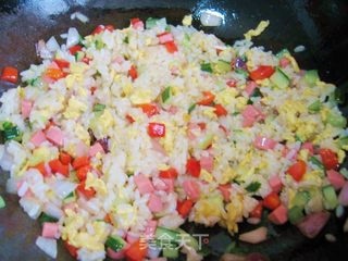 杂蔬火腿蛋炒饭的做法步骤:6