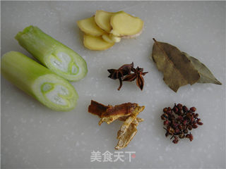 榛蘑炖鸡腿的做法步骤:3