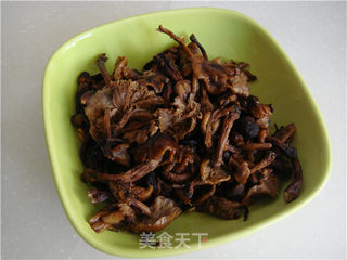 榛蘑炖鸡腿的做法步骤:13