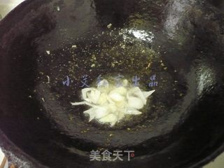 黑木耳口蘑炒鸡丁的做法步骤:7