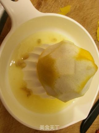 柠檬蜂蜜戚风蛋糕的做法步骤:3