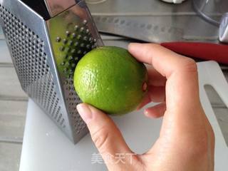 挪威家常菜——煎三文鱼配牛油果沙拉的做法步骤:3