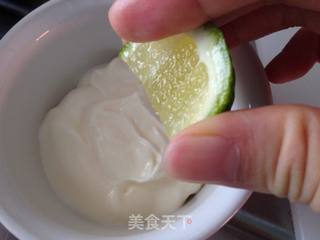 挪威家常菜——煎三文鱼配牛油果沙拉的做法步骤:5