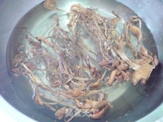 茶树菇炒腊肉的做法步骤:2