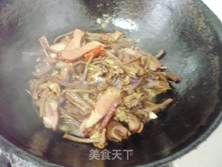 茶树菇炒腊肉的做法步骤:9