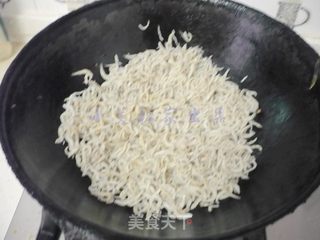 香辣银鱼干的做法步骤：4