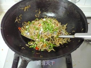 香辣银鱼干的做法步骤：9