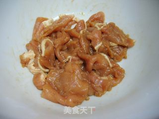 蘑菇炒肉片的做法步骤：1