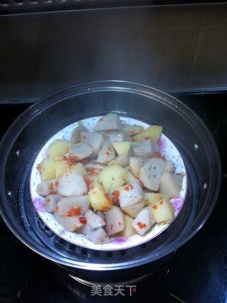 剁椒芋头土豆的做法步骤:4