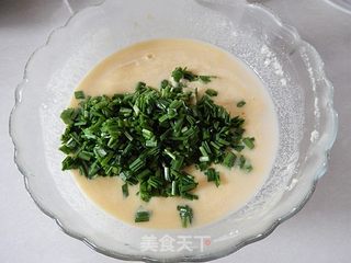 快手又营养的早餐饼:韭菜玉米面饼的做法步骤:5
