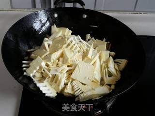 春笋炒腊肉的做法步骤:6