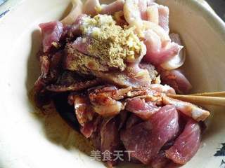粽香金瓜粉蒸肉的做法步骤:5