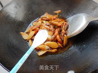 虾焖茭白的做法步骤：12