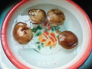 零厨艺新手的感恩菜——香菇炒荷兰豆的做法步骤:2