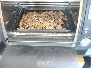 琥珀核桃仁的做法步骤:2