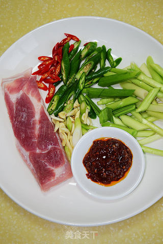 【解密舌尖美味】#家常#--回锅肉的做法步骤：1