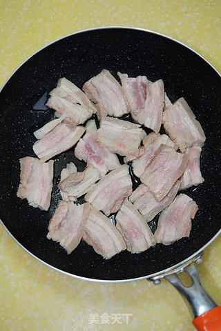 【解密舌尖美味】#家常#--回锅肉的做法步骤:3