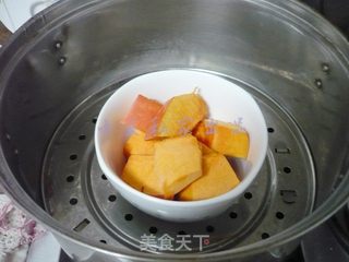 醪糟南瓜汤圆的做法步骤:2
