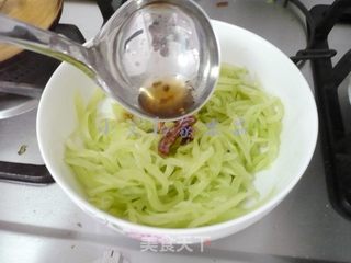 炝拌莴笋丝的做法步骤:6