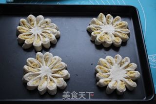 椰蓉花朵面包的做法步骤：11