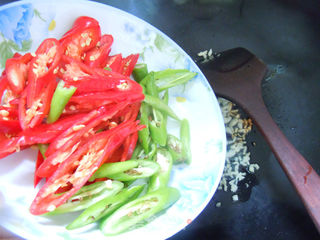 酱香味美---蒜香茄汁炒鱿鱼的做法步骤:5