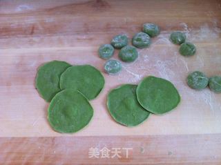 鸡蛋虾皮翡翠饺子的做法步骤:8