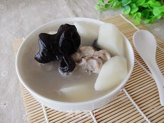 山药木耳骨汤的做法步骤:11