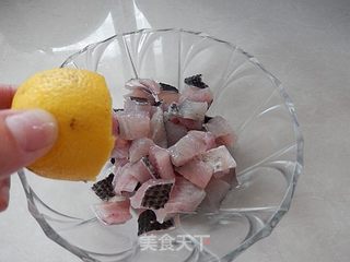 西兰花鱼丁沙拉的做法步骤:3