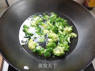 西兰花鱼丁沙拉的做法步骤:7