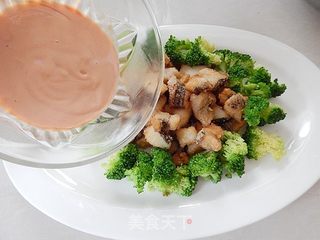 西兰花鱼丁沙拉的做法步骤:11